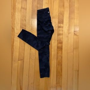 Lululemon Wunder under Luxtreme 23” leggings black camo